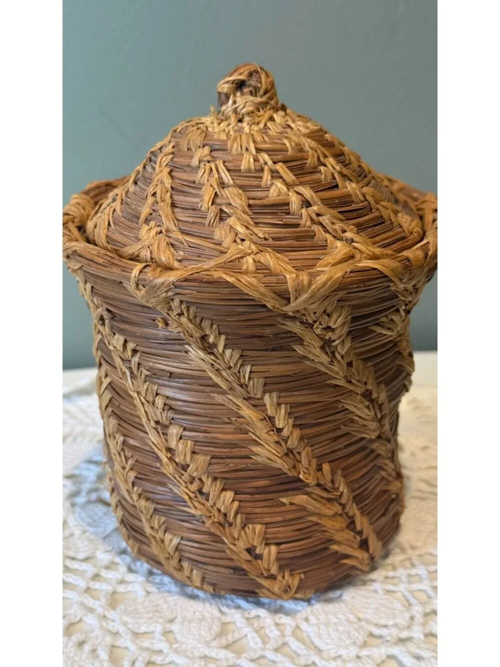 Vintage Handwoven Pine Straw Basket with Lid Rustic Handmade Storage Basket